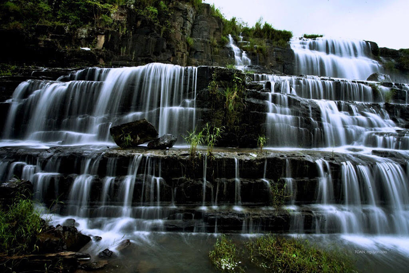 Captivated by the pristine beauty of the Que Phong waterfalls